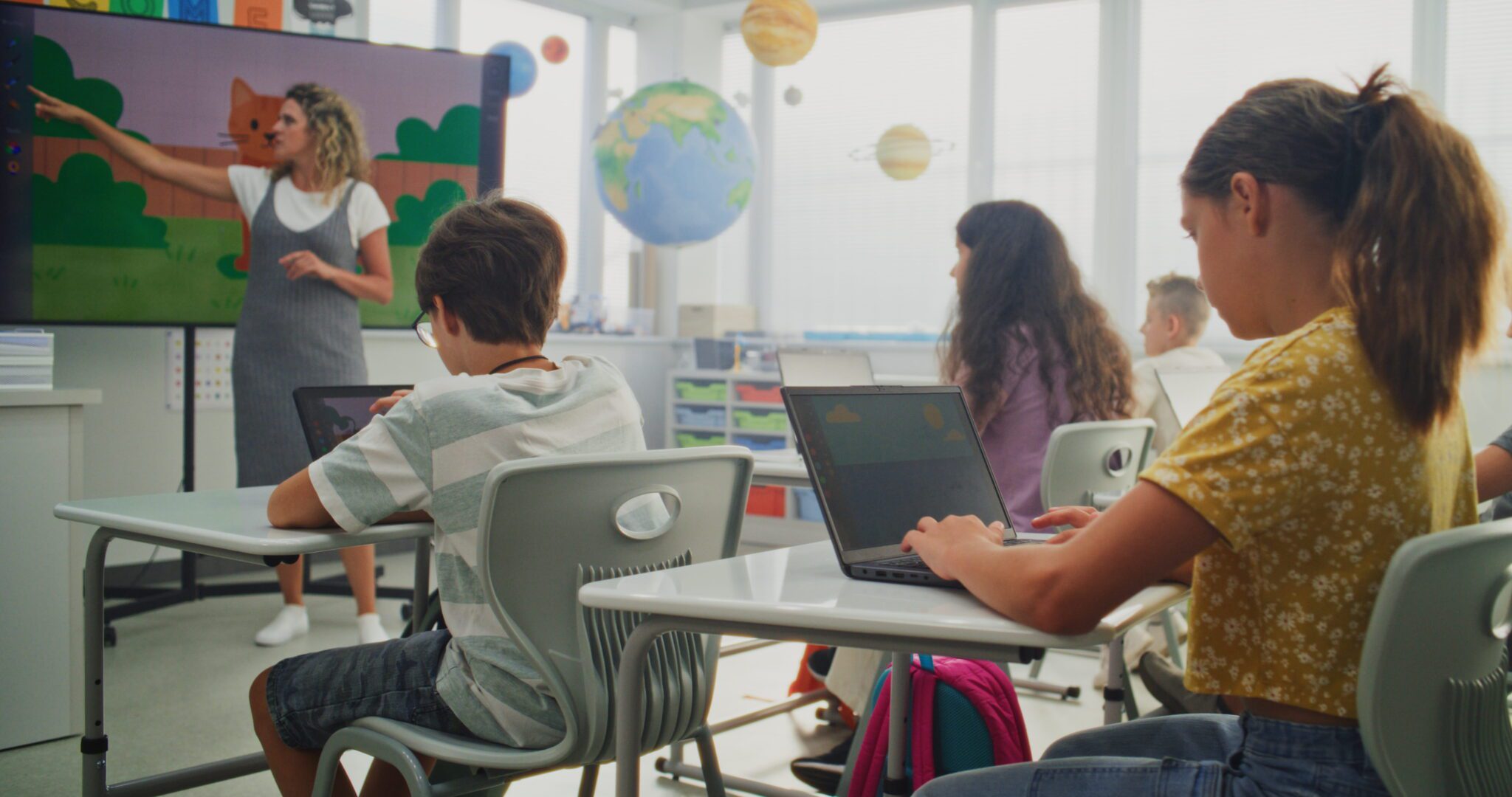 Blended Classroom Learning: Benefits & Implementation | Discovery Education